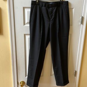 Dockers Pleated front dress pants, Black, Size W33 L32.